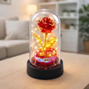 Igavene kristallroos kuplis LED-valgustusega – punane südame ja konfettidega (14 × 8 cm)